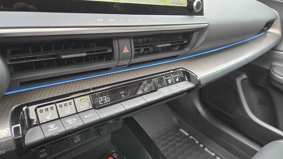 Toyota Prius LIMITED EDITION С РЕГИСТРАЦИЯ & АВТО КРЕДИТ, снимка 11 - Автомобили и джипове - 53799371