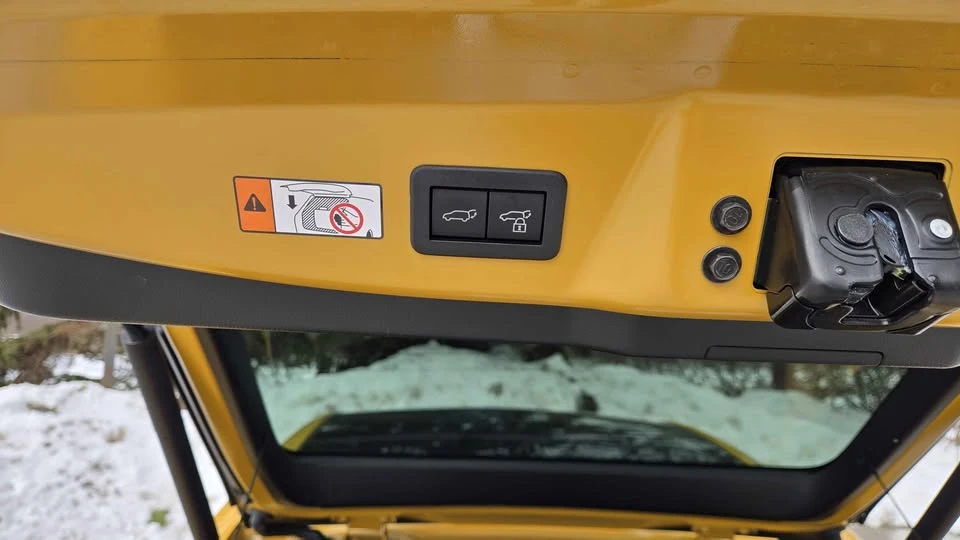 Toyota Prius LIMITED EDITION С РЕГИСТРАЦИЯ & АВТО КРЕДИТ, снимка 4 - Автомобили и джипове - 53799371