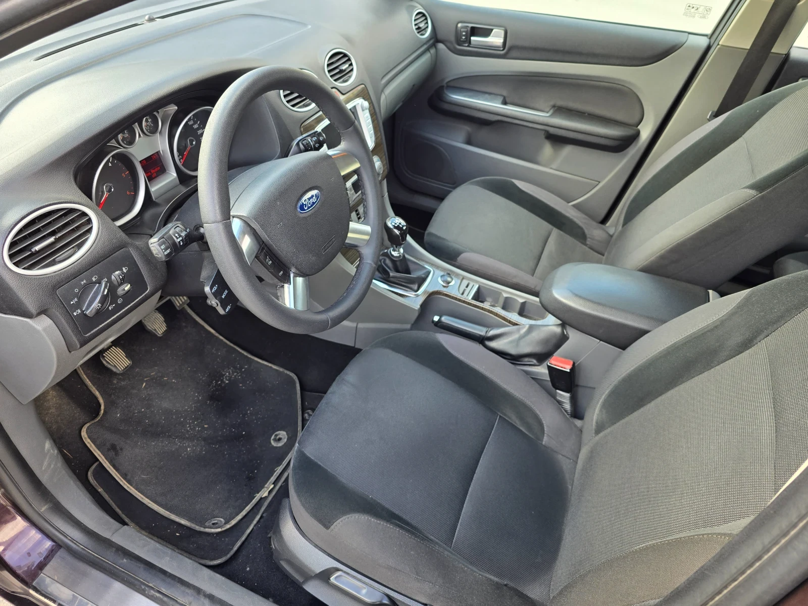 Ford Focus 2.0 TDCI Ghia, снимка 8 - Автомобили и джипове - 54400344