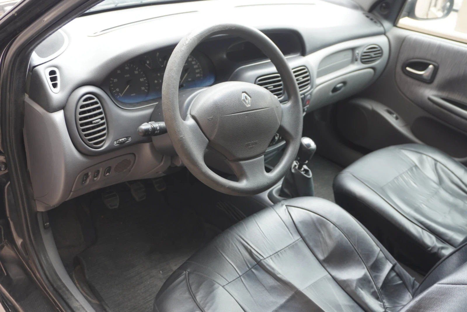 Renault Megane 1.6 16v, снимка 10 - Автомобили и джипове - 54656487