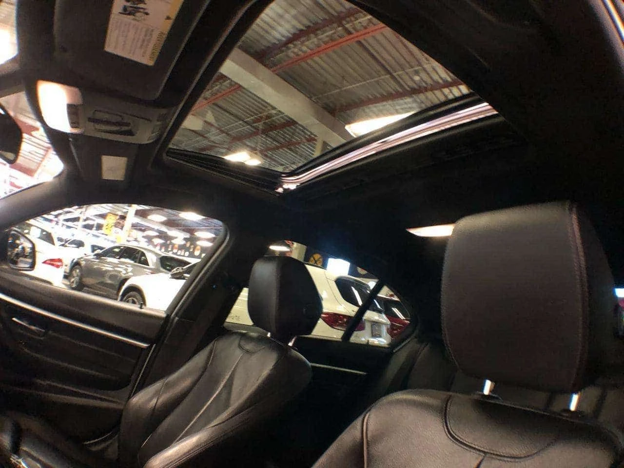 BMW 330 * 330I X DRIVE SPORT PKG LEATHER SUNROOF NAVI CAME, снимка 17 - Автомобили и джипове - 54960984