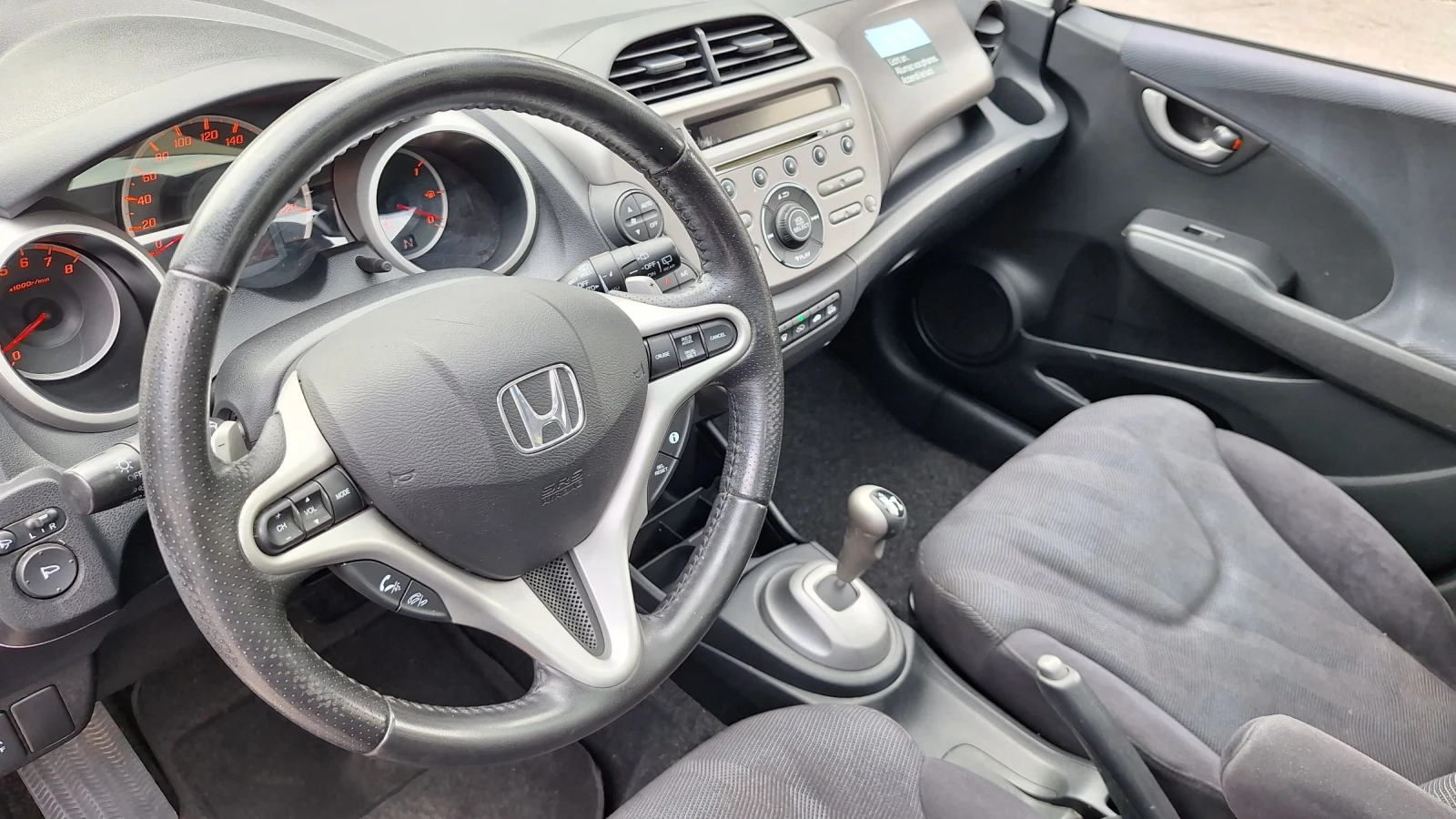 Honda Jazz 1.4 Автомат панорам сервизна книжка, снимка 6 - Автомобили и джипове - 55266233