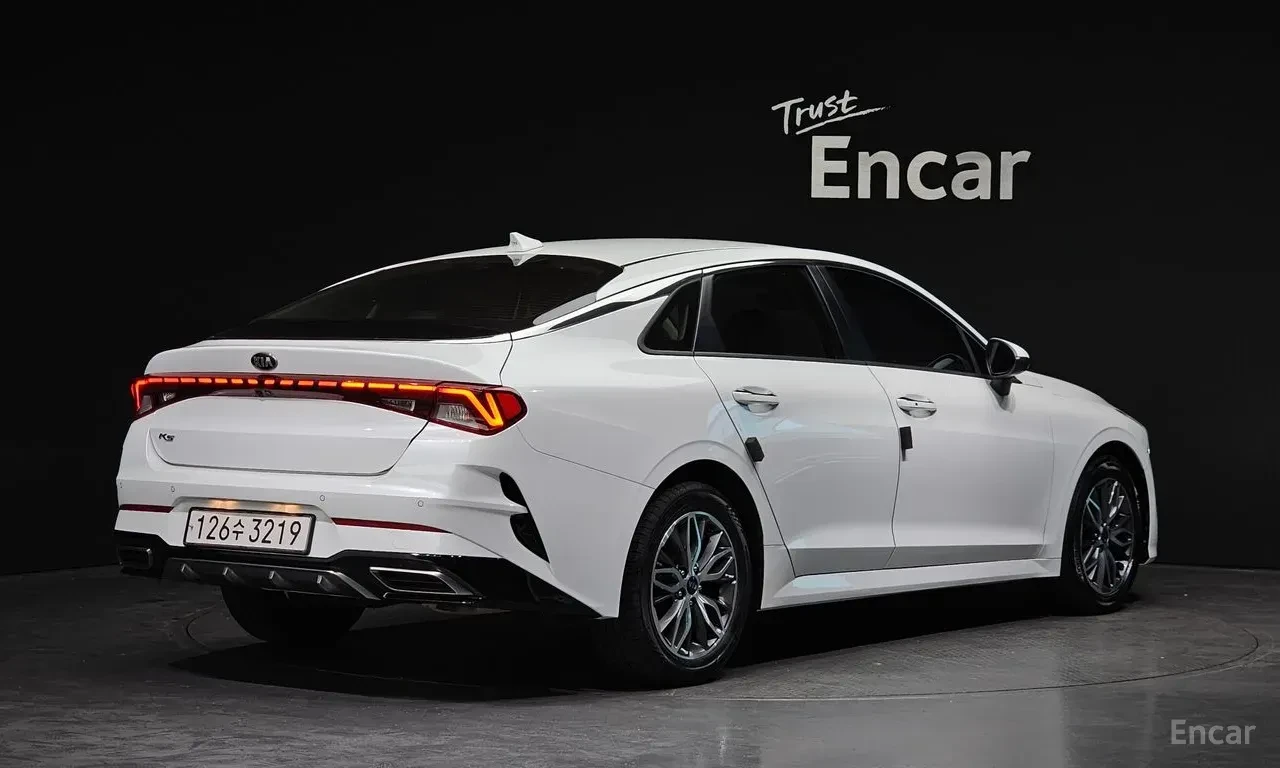 Kia K5 2.0* NOBLESSE* ПОДГРЕВ* ОБДДУХВАНЕ* МЪРТВА* ТОЧКА*, снимка 2 - Автомобили и джипове - 56183703