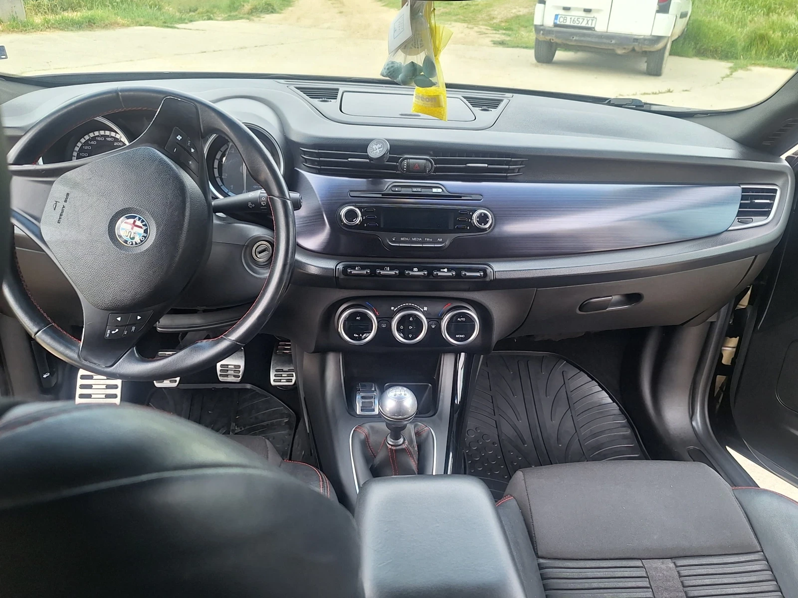 Alfa Romeo Giulietta, снимка 2 - Автомобили и джипове - 56226376