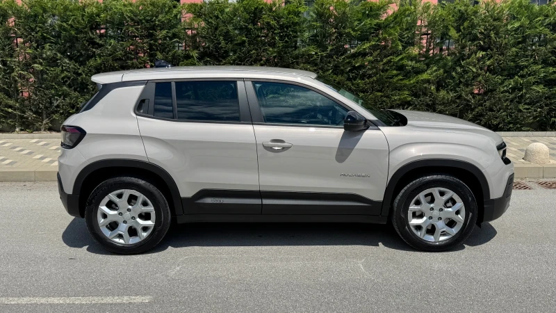 Jeep Avenger ! ПЪРВИ СОБСТВЕНИК ! ЗАКУПЕНА ОТ БЪГАРИЯ ! !, снимка 6 - Автомобили и джипове - 50494785