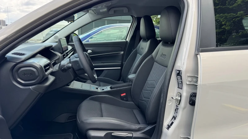 Jeep Avenger ! ПЪРВИ СОБСТВЕНИК ! ЗАКУПЕНА ОТ БЪГАРИЯ ! !, снимка 10 - Автомобили и джипове - 50494785