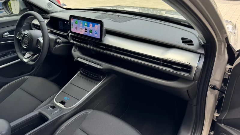 Jeep Avenger ! ПЪРВИ СОБСТВЕНИК ! ЗАКУПЕНА ОТ БЪГАРИЯ ! !, снимка 11 - Автомобили и джипове - 50494785