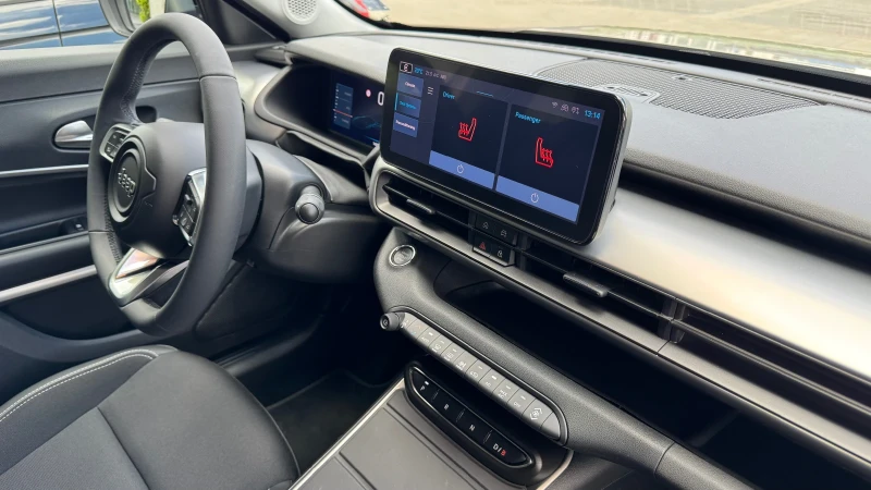 Jeep Avenger ! ПЪРВИ СОБСТВЕНИК ! ЗАКУПЕНА ОТ БЪГАРИЯ ! !, снимка 12 - Автомобили и джипове - 50494785