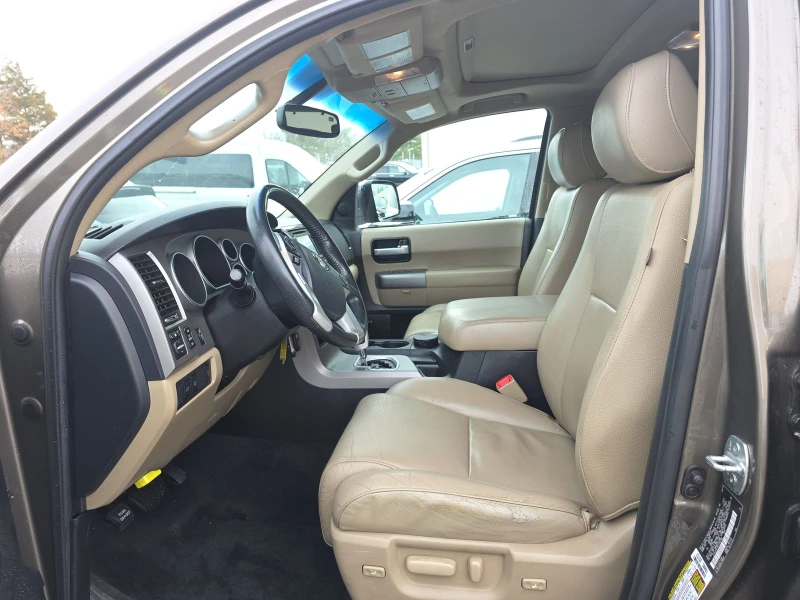 Toyota Sequoia LIMITED* 5.7* V8* ПОДГРЕВ* КАМЕРА* КЕЙЛЕС, снимка 11 - Автомобили и джипове - 53276229