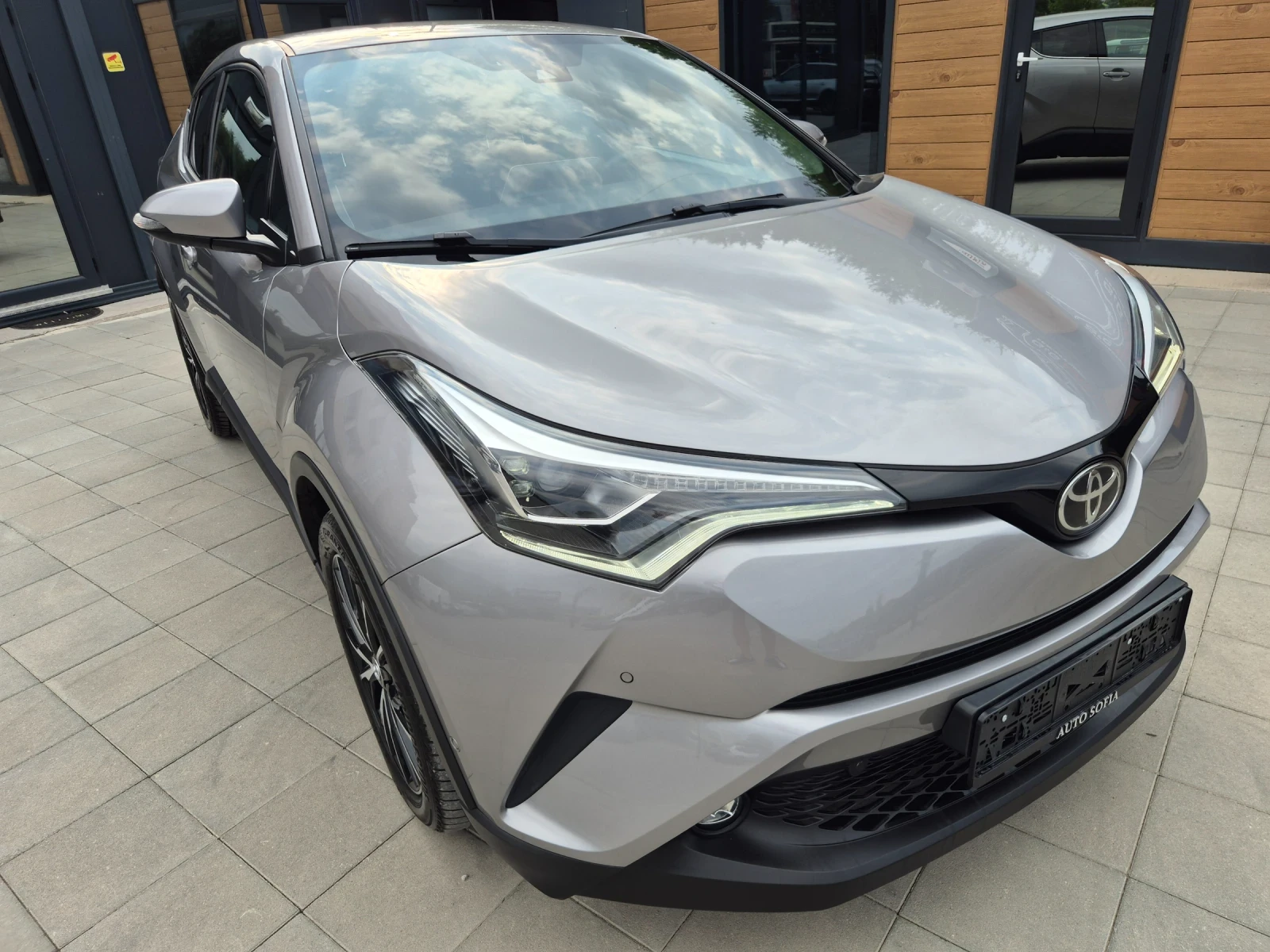 Toyota C-HR AWD - изображение 3