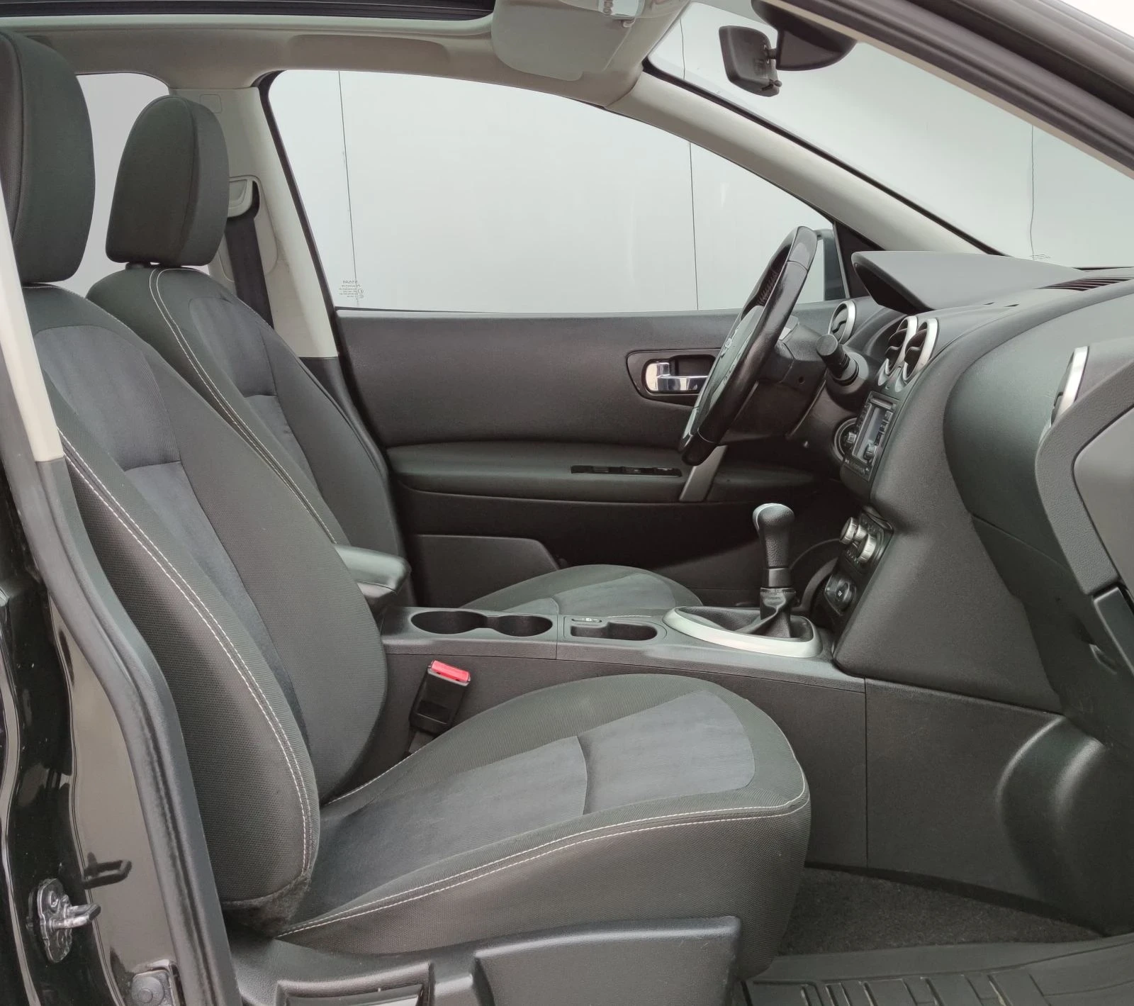 Nissan Qashqai 1.6i, снимка 12 - Автомобили и джипове - 53727056