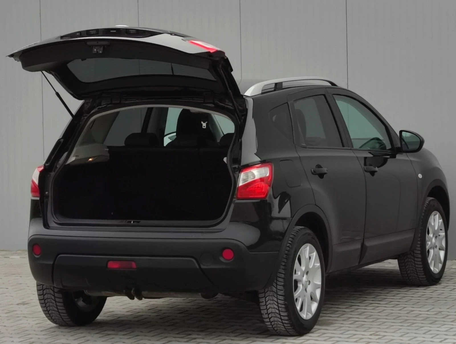 Nissan Qashqai 1.6i, снимка 15 - Автомобили и джипове - 53727056