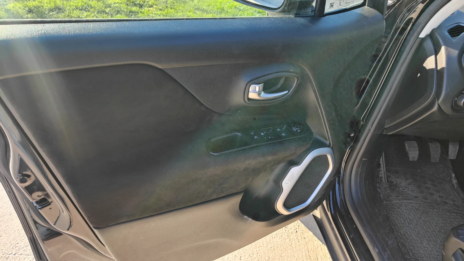 Jeep Renegade, снимка 6 - Автомобили и джипове - 53843015