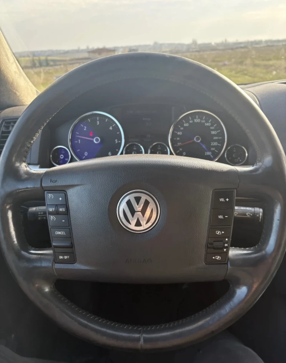 VW Touareg 3.0TDi V6 Auto, снимка 8 - Автомобили и джипове - 54122829