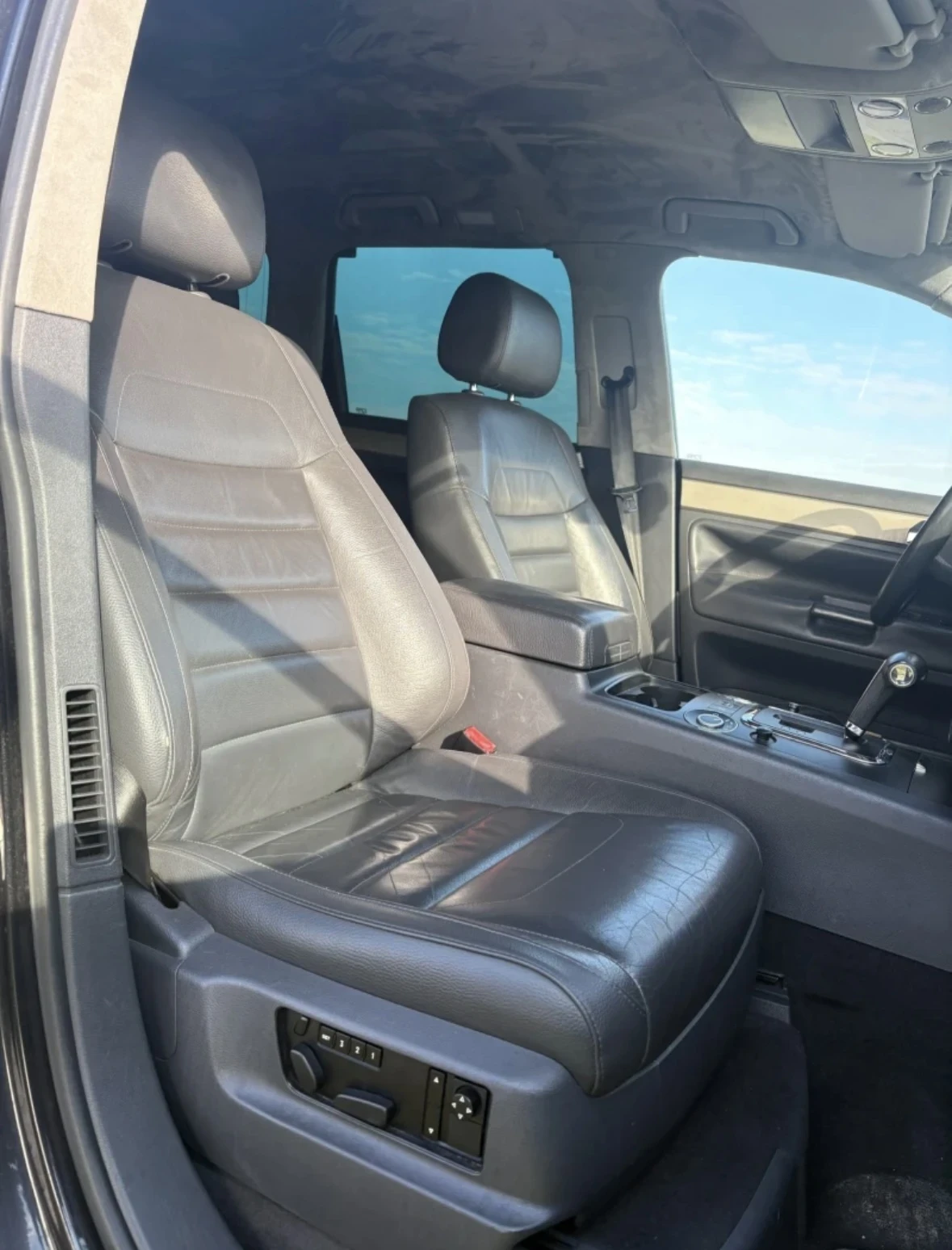 VW Touareg 3.0TDi V6 Auto, снимка 11 - Автомобили и джипове - 54122829