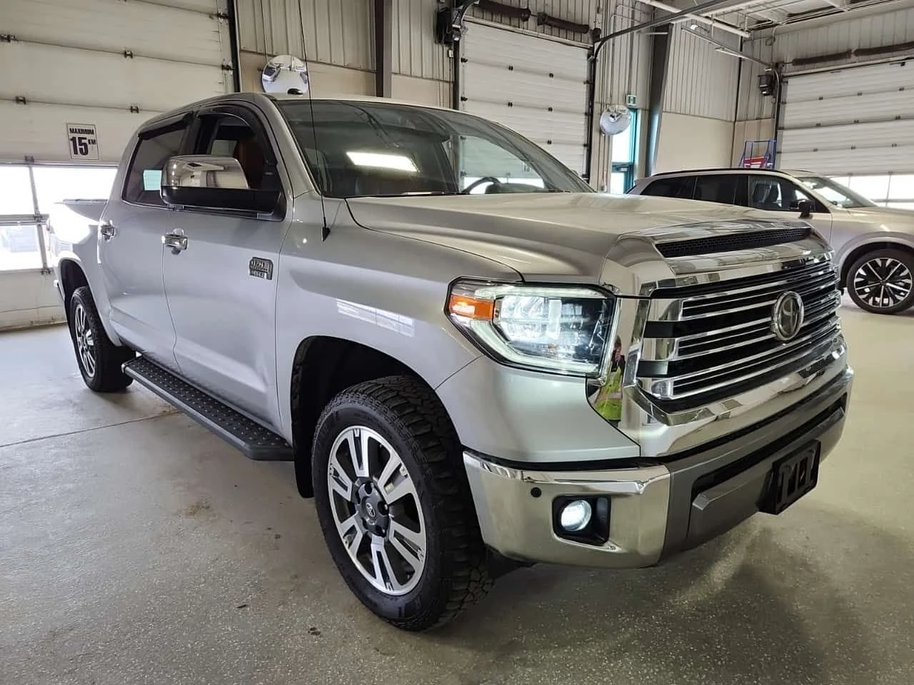 Toyota Tundra PLATINUM CREW CAB SHORT BED| CARFAX| АВТОКРЕДИТ, снимка 2 - Автомобили и джипове - 54598128