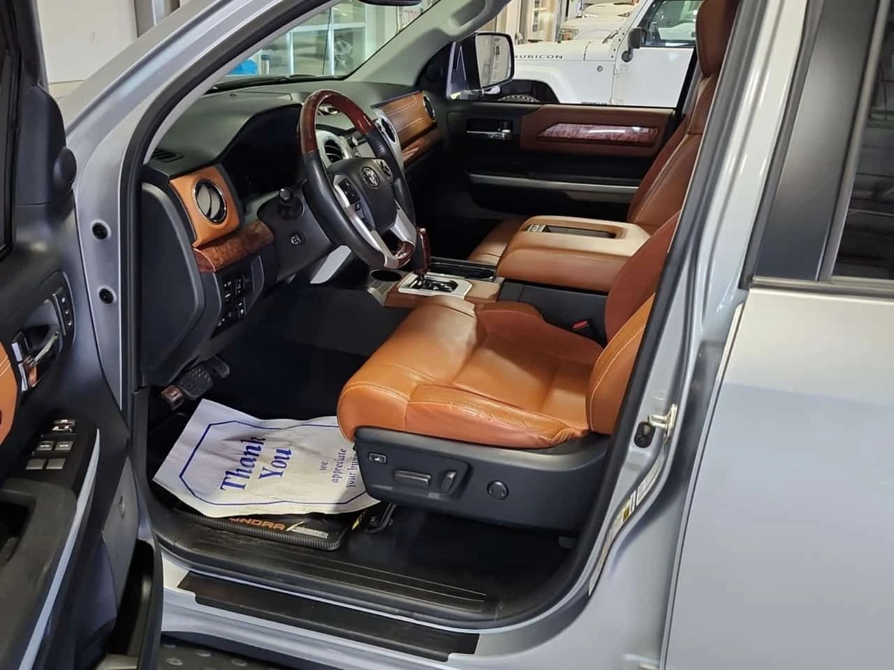 Toyota Tundra PLATINUM CREW CAB SHORT BED| CARFAX| АВТОКРЕДИТ, снимка 8 - Автомобили и джипове - 54598128
