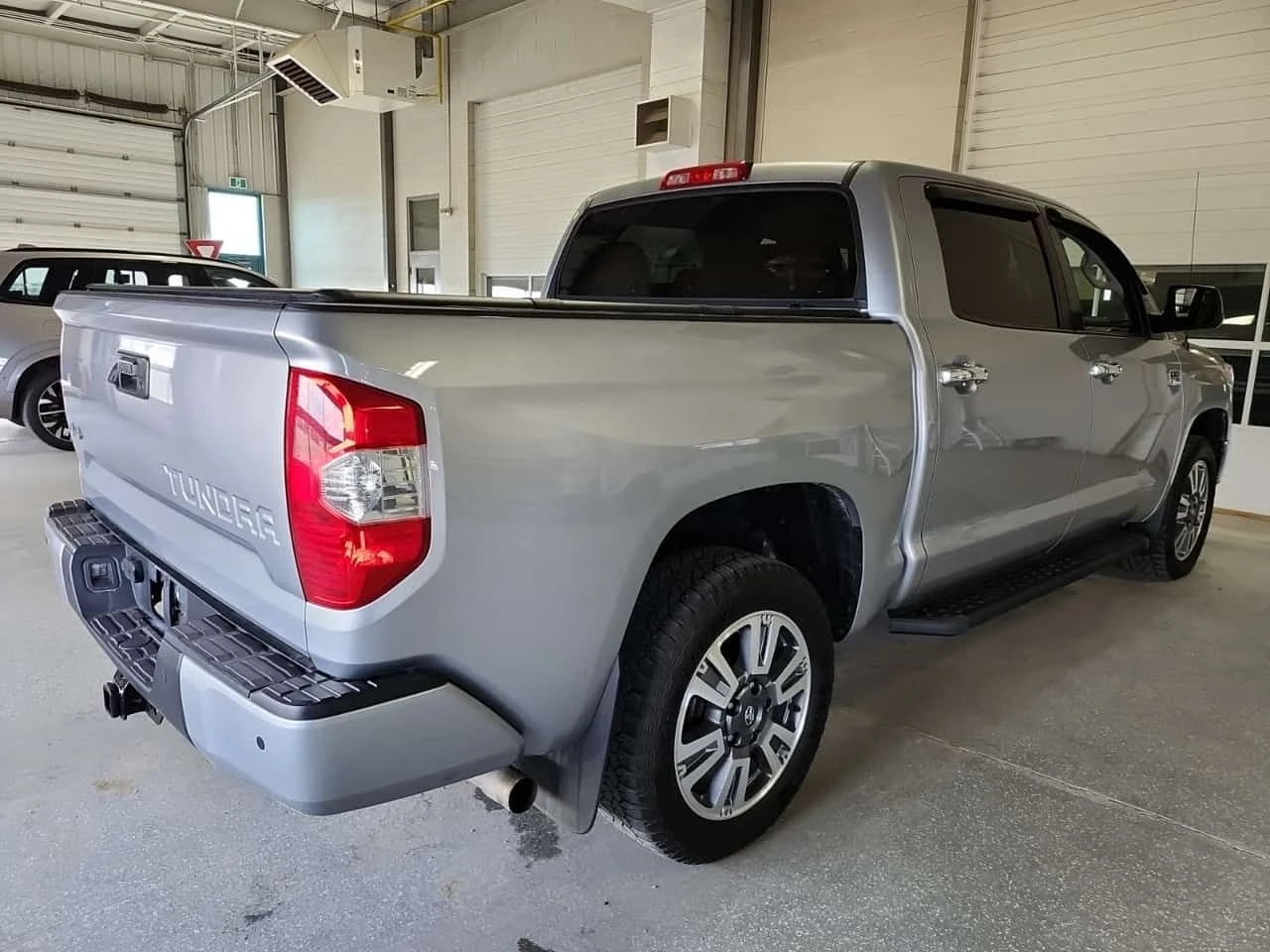 Toyota Tundra PLATINUM CREW CAB SHORT BED| CARFAX| АВТОКРЕДИТ, снимка 3 - Автомобили и джипове - 54598128