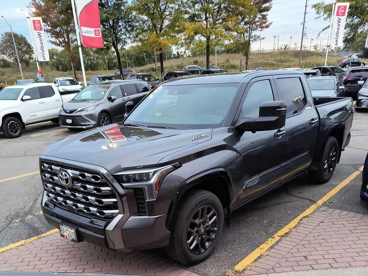 Toyota Tundra * Platinum Hybrid * CARFAX * 