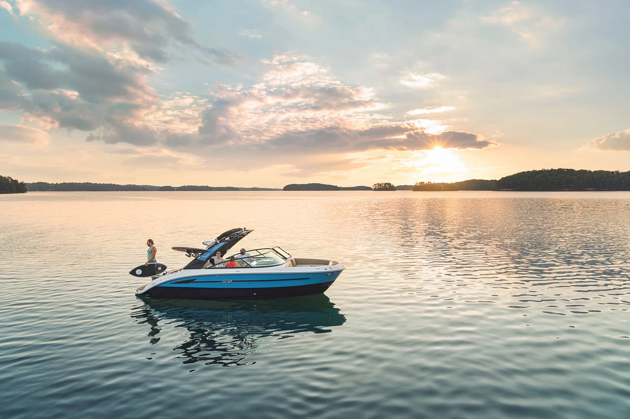 Моторна яхта Sea Ray SDS250