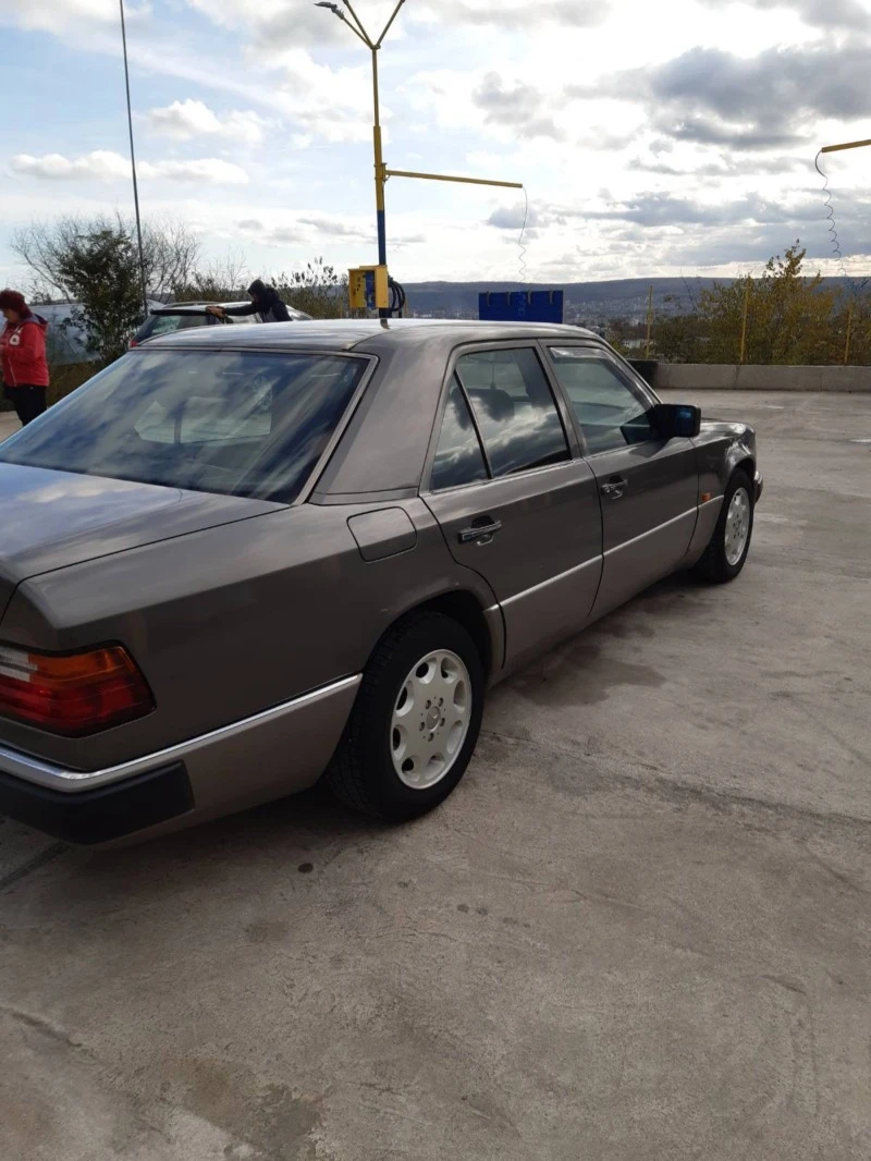 Mercedes-Benz 124, снимка 4 - Автомобили и джипове - 47504149