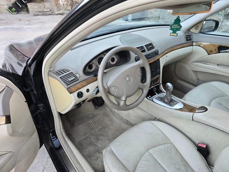 Mercedes-Benz E 220 E220 AVANTGARDE, снимка 13 - Автомобили и джипове - 48136480