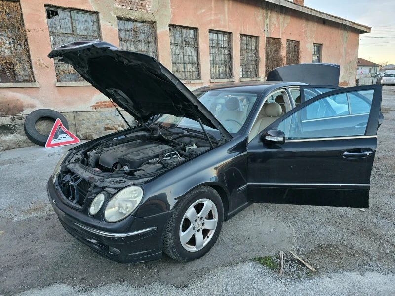 Mercedes-Benz E 220 E220 AVANTGARDE, снимка 4 - Автомобили и джипове - 48136480