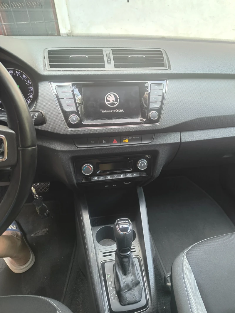 Skoda Fabia 1.4TDI автоматик , снимка 7 - Автомобили и джипове - 52338753