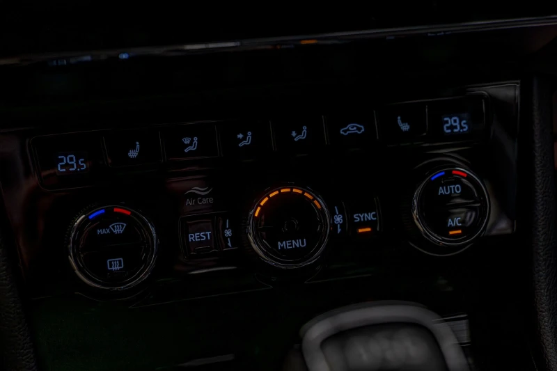 Skoda Superb 2.0TDI/DSG/ParkPilot/4x4/AirCare/Подгрев, снимка 10 - Автомобили и джипове - 53056137