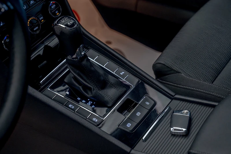 Skoda Superb 2.0TDI/DSG/ParkPilot/4x4/AirCare/Подгрев, снимка 9 - Автомобили и джипове - 53056137