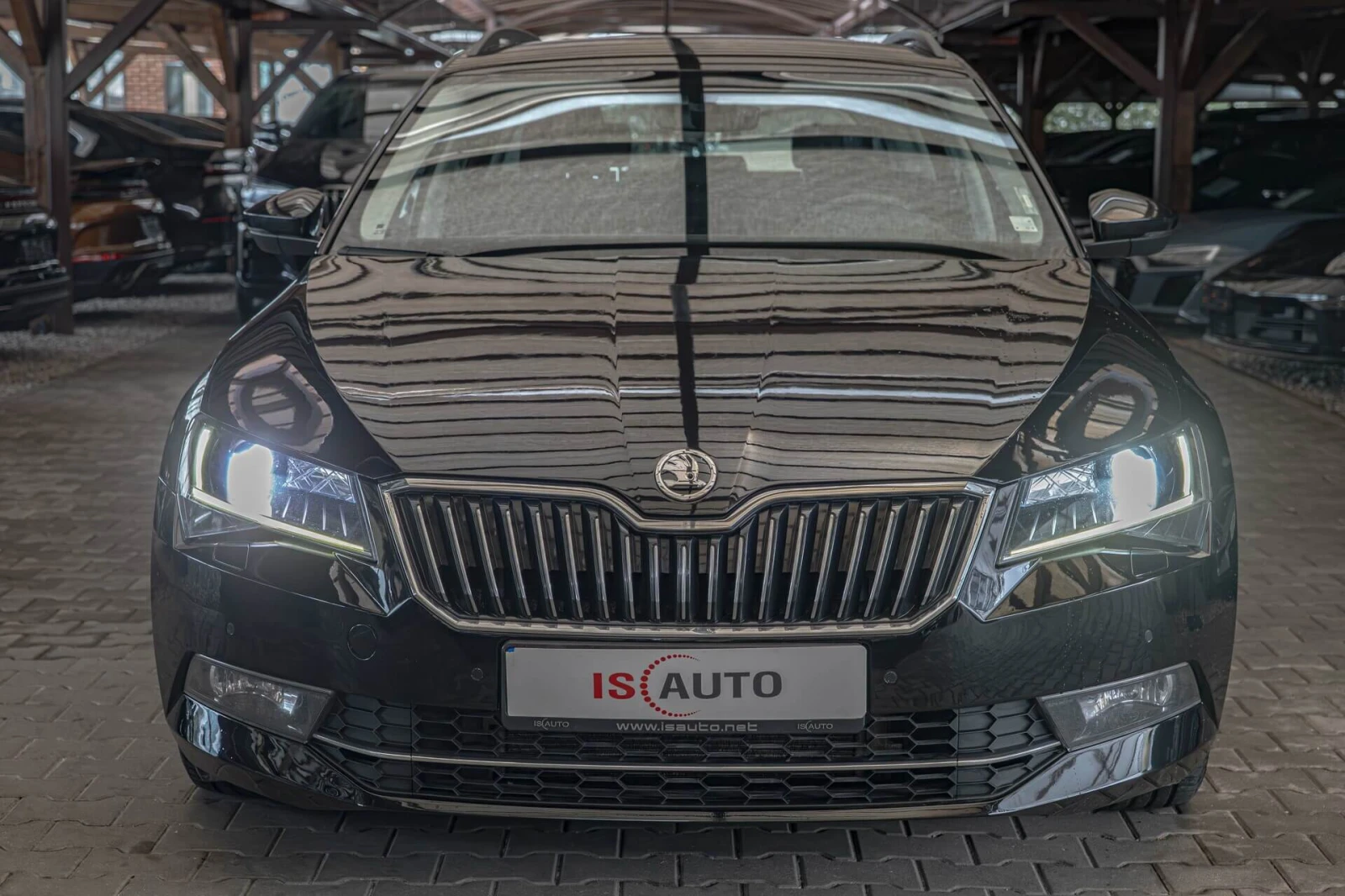 Skoda Superb 2.0TDI/DSG/ParkPilot/4x4/AirCare/Подгрев, снимка 1