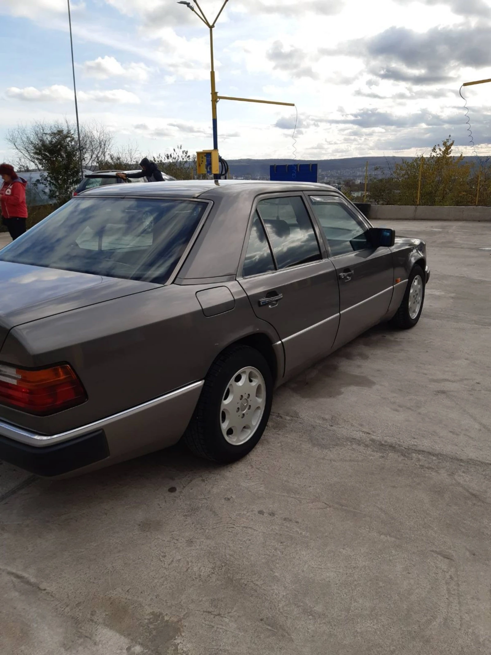 Mercedes-Benz 124  - изображение 4