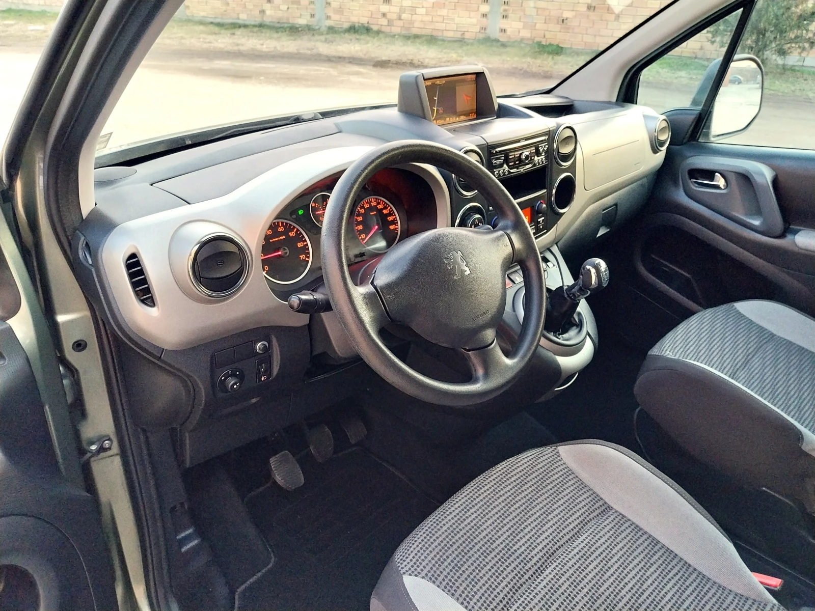 Peugeot Partner 1.6 HDI /TEPEE-LUXURY/4+ 1 места.//NAVI// - изображение 8