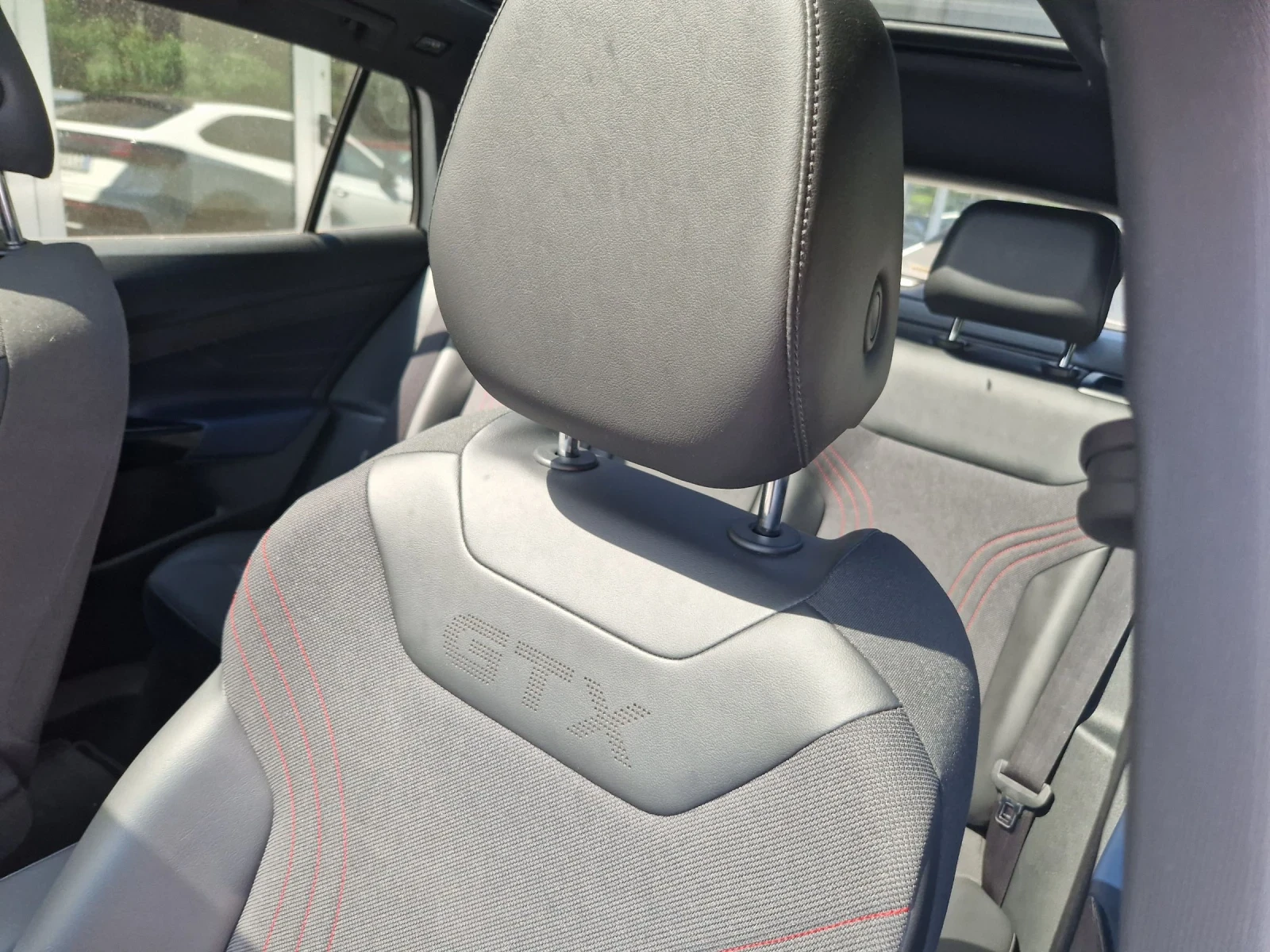 VW ID.4 GTX/4X4/360/DISTRONIC/HEAD-UP/KEYLESS-ENTRY/ - изображение 10