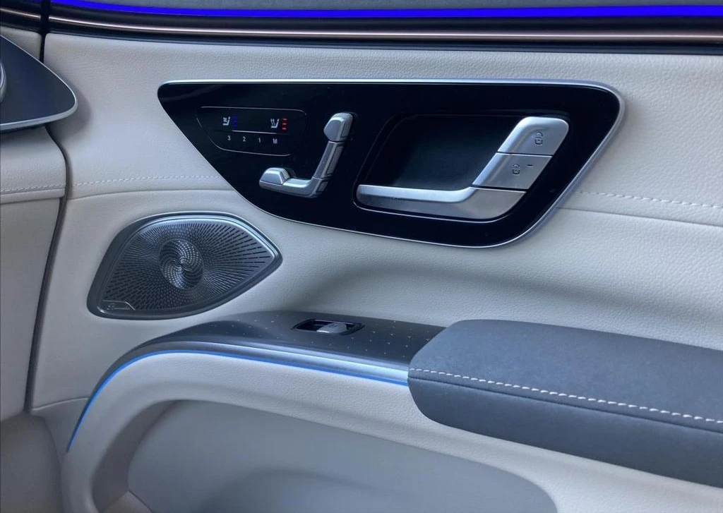 Mercedes-Benz EQS 500 SUV AMG Line 4Matic - изображение 9