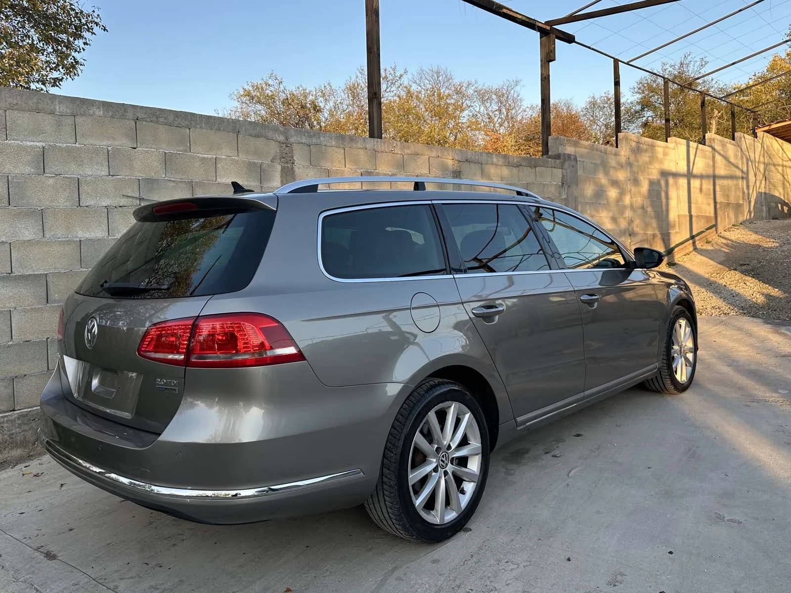 VW Passat 2.0 TDI Highline Автоматик - изображение 7
