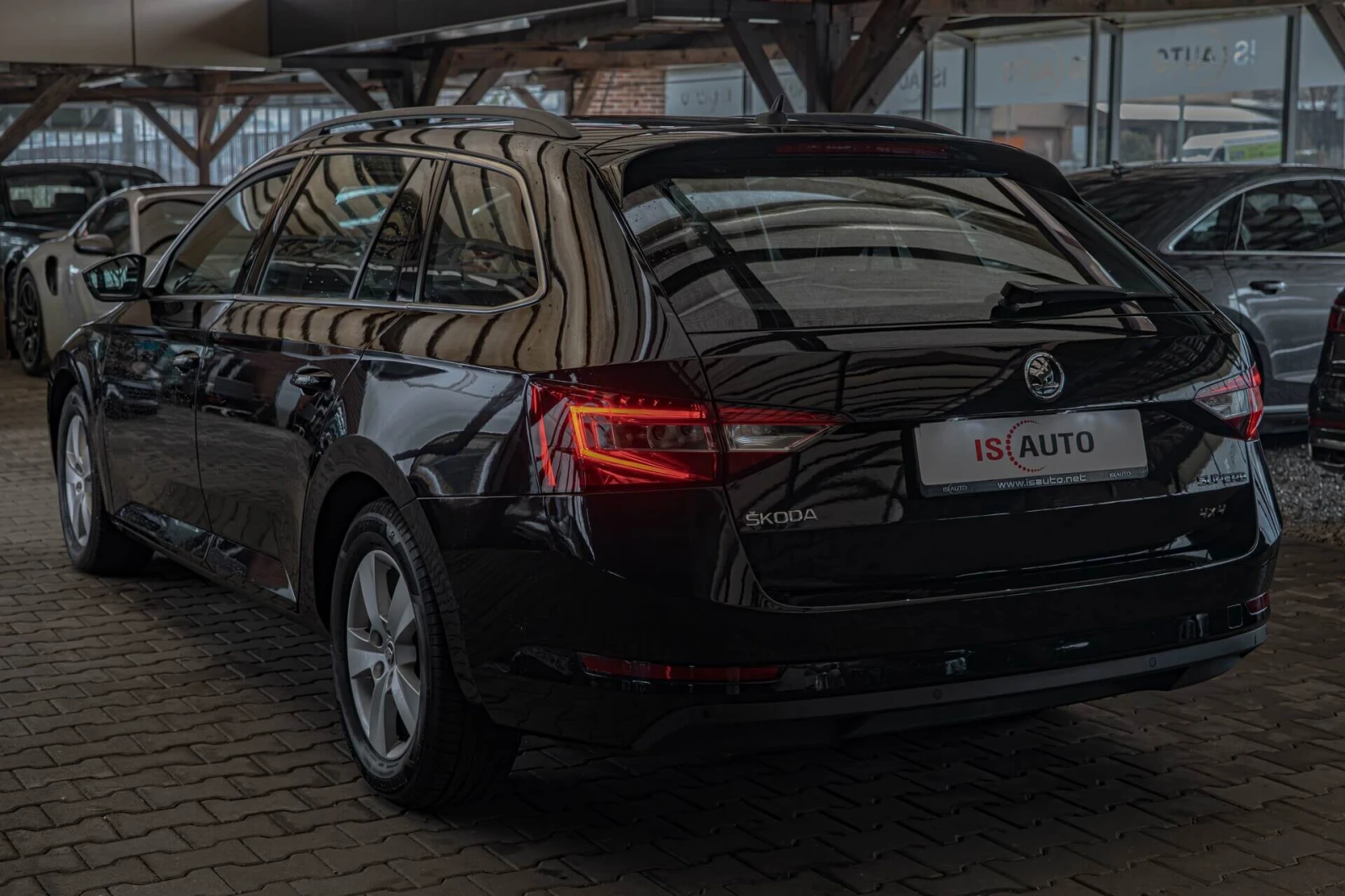 Skoda Superb 2.0TDI/DSG/ParkPilot/4x4/AirCare/Подгрев - изображение 6