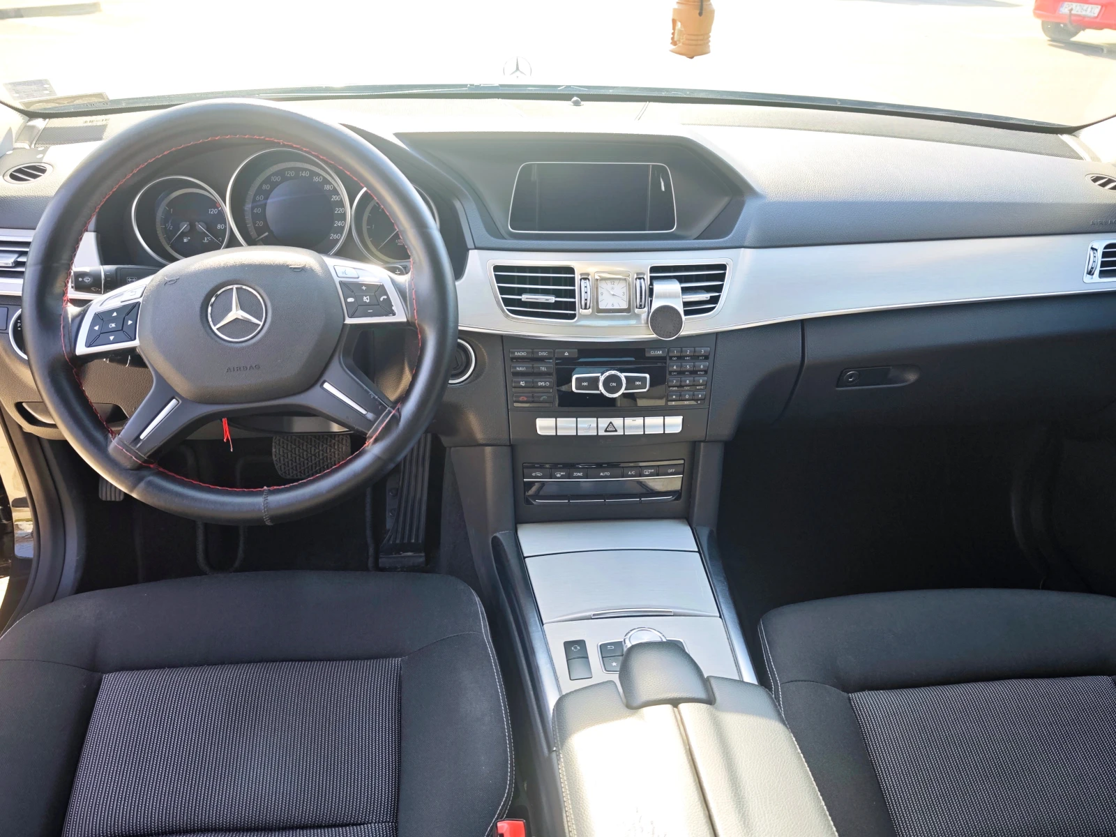 Mercedes-Benz E 200, снимка 15 - Автомобили и джипове - 53808683