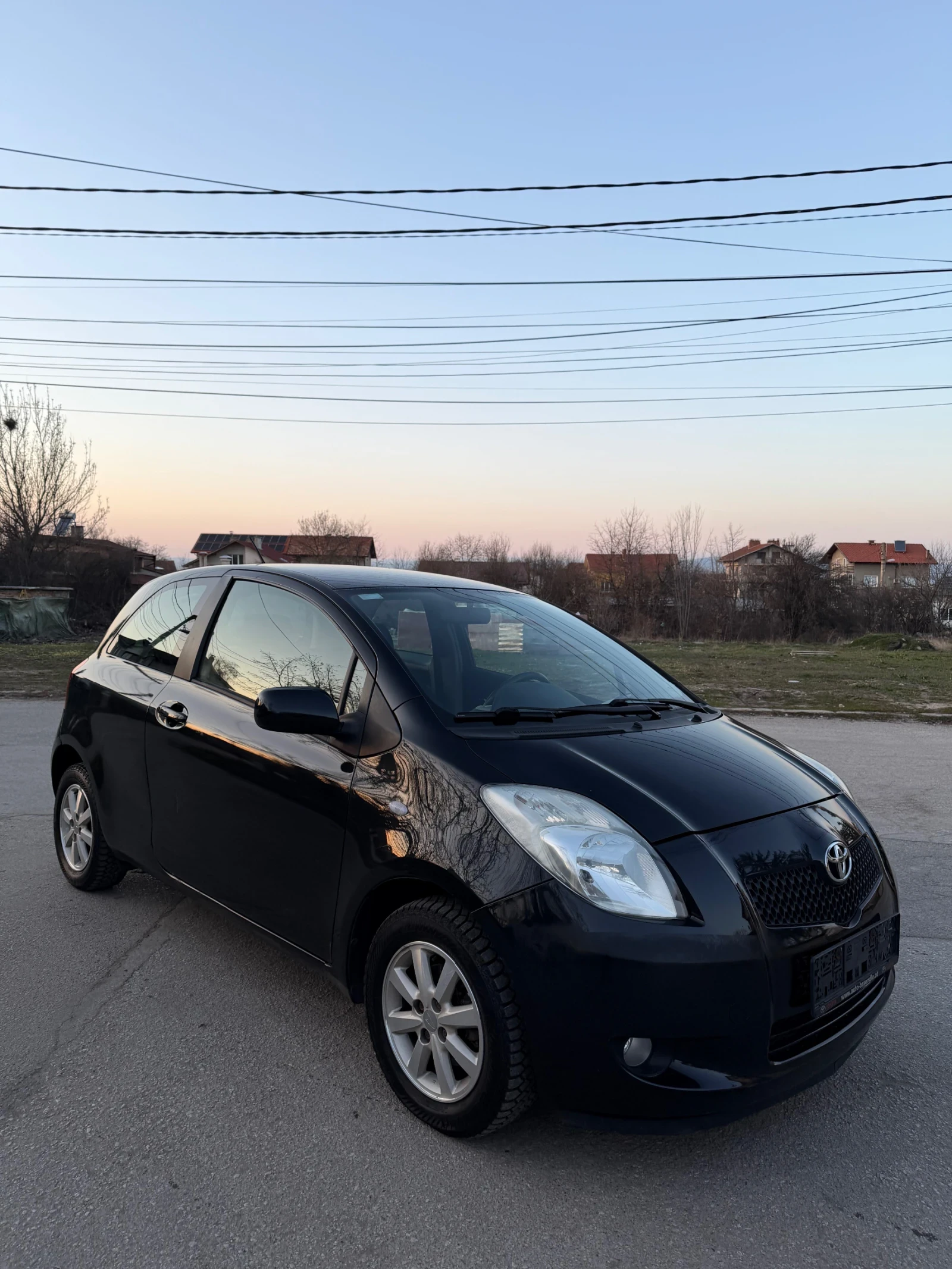 Toyota Yaris 1.3 VVT-I, снимка 2 - Автомобили и джипове - 53857468