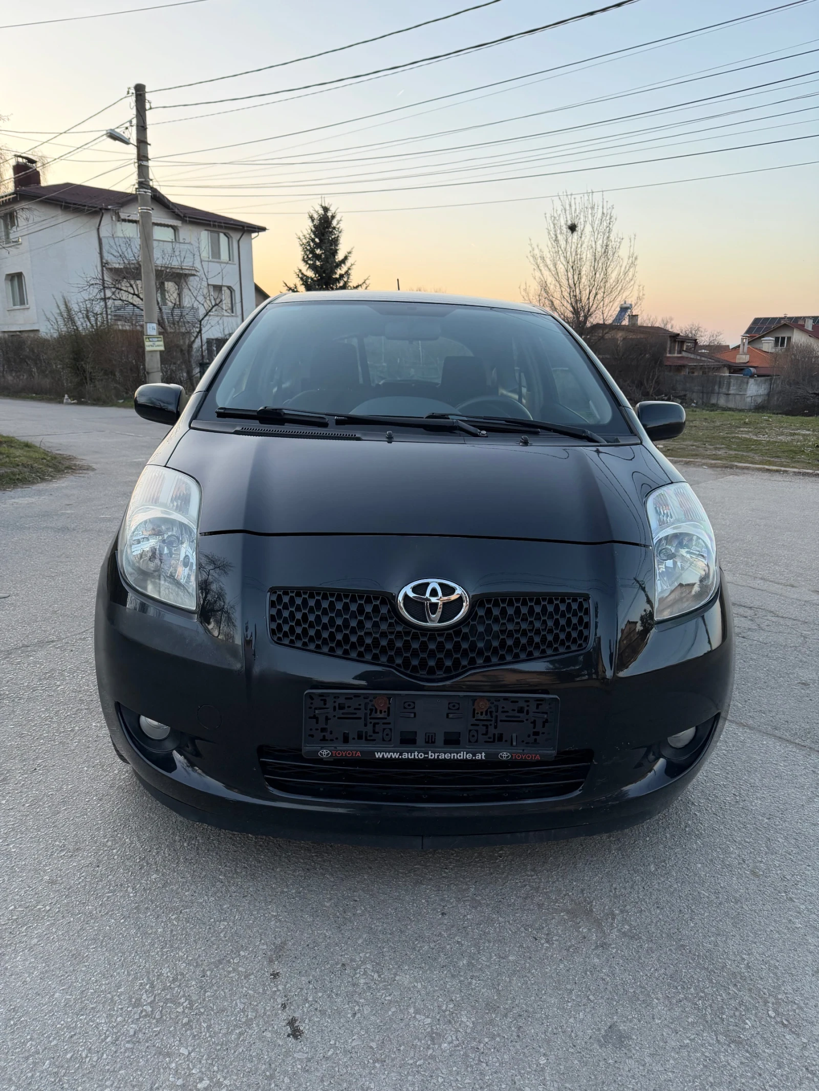 Toyota Yaris 1.3 VVT-I, снимка 3 - Автомобили и джипове - 53857468