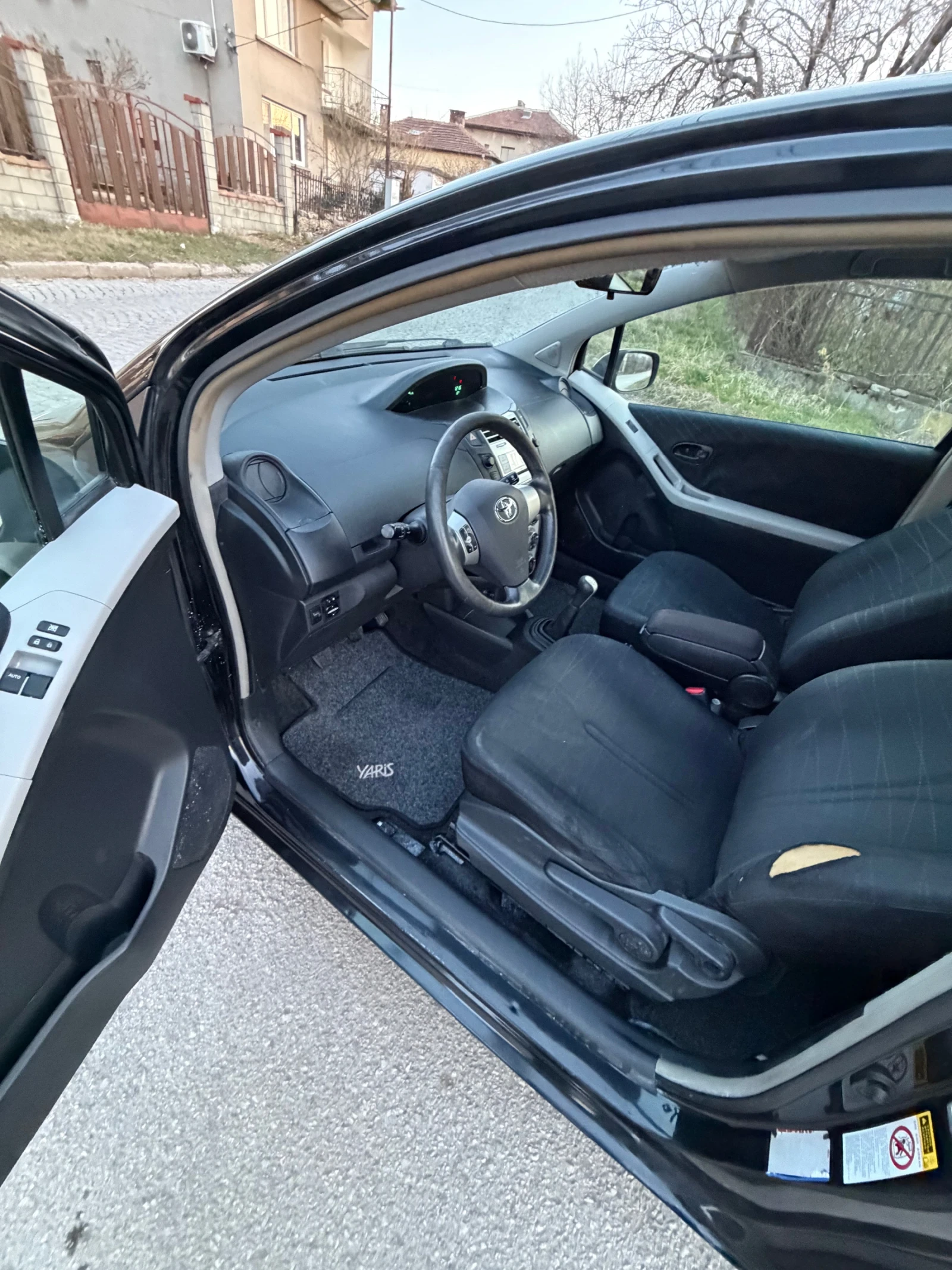 Toyota Yaris 1.3 VVT-I, снимка 9 - Автомобили и джипове - 53857468