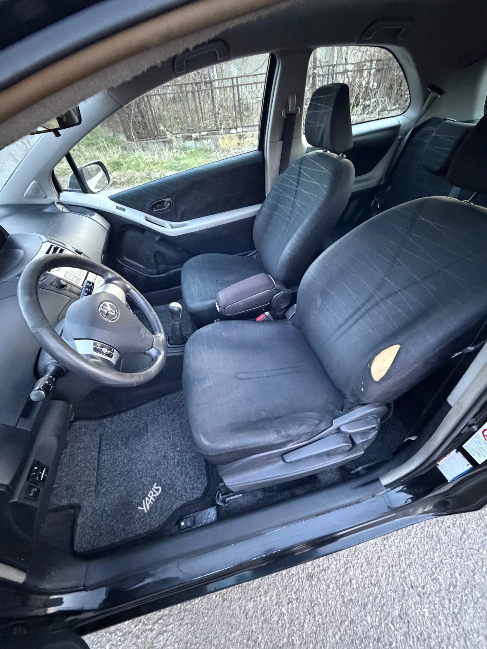 Toyota Yaris 1.3 VVT-I, снимка 10 - Автомобили и джипове - 53857468