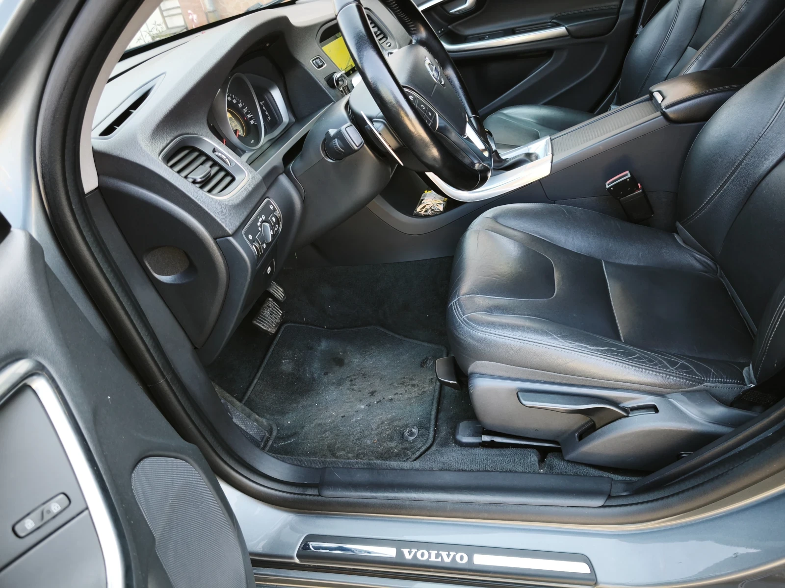 Volvo V60 Cross Country, снимка 11 - Автомобили и джипове - 54097747