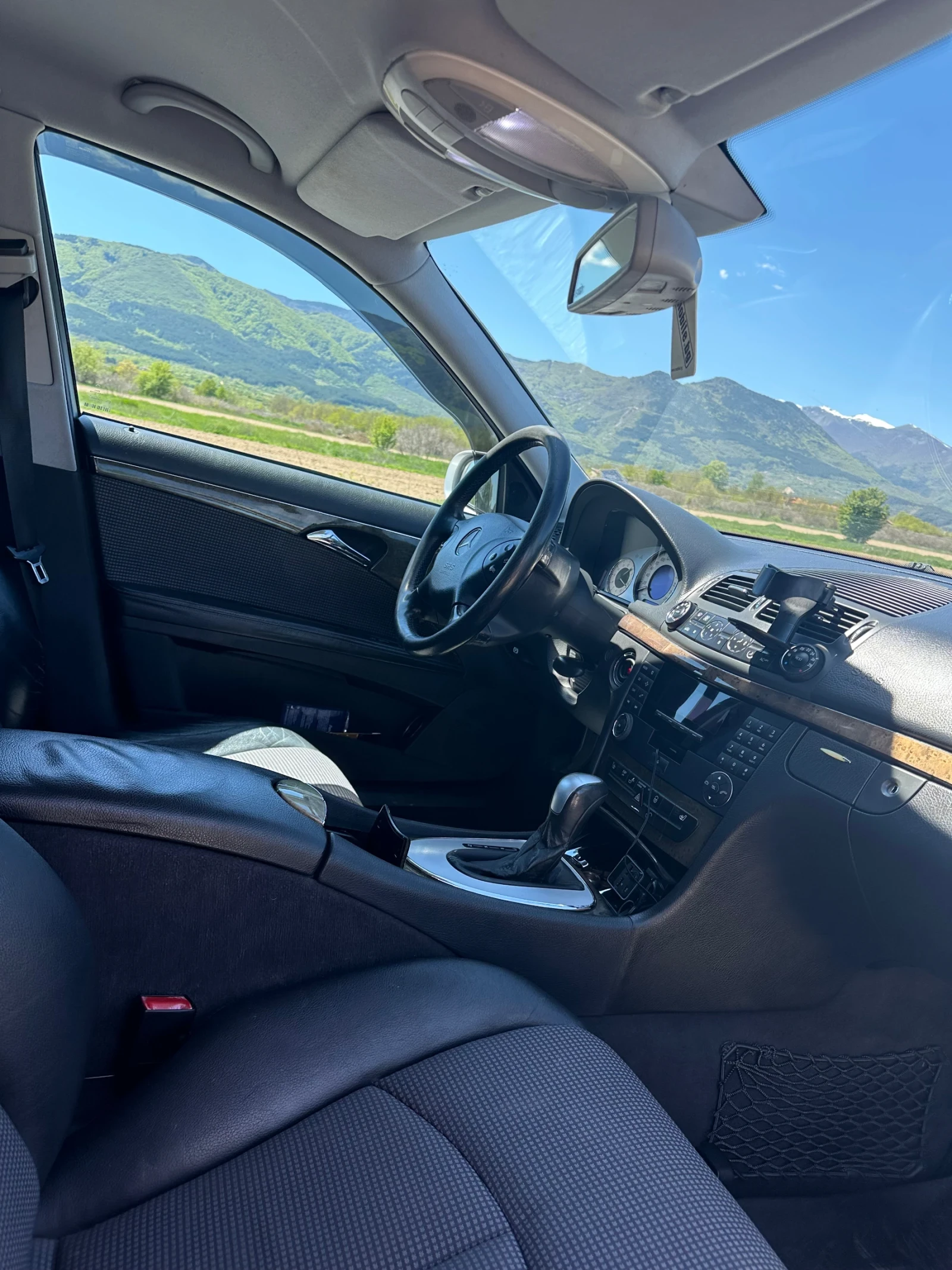 Mercedes-Benz E 240, снимка 13 - Автомобили и джипове - 54318920