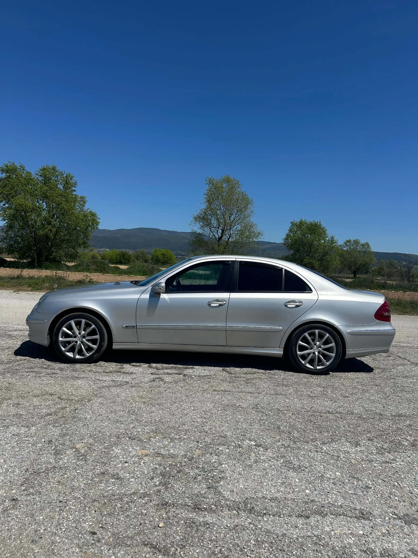 Mercedes-Benz E 240, снимка 3 - Автомобили и джипове - 54318920