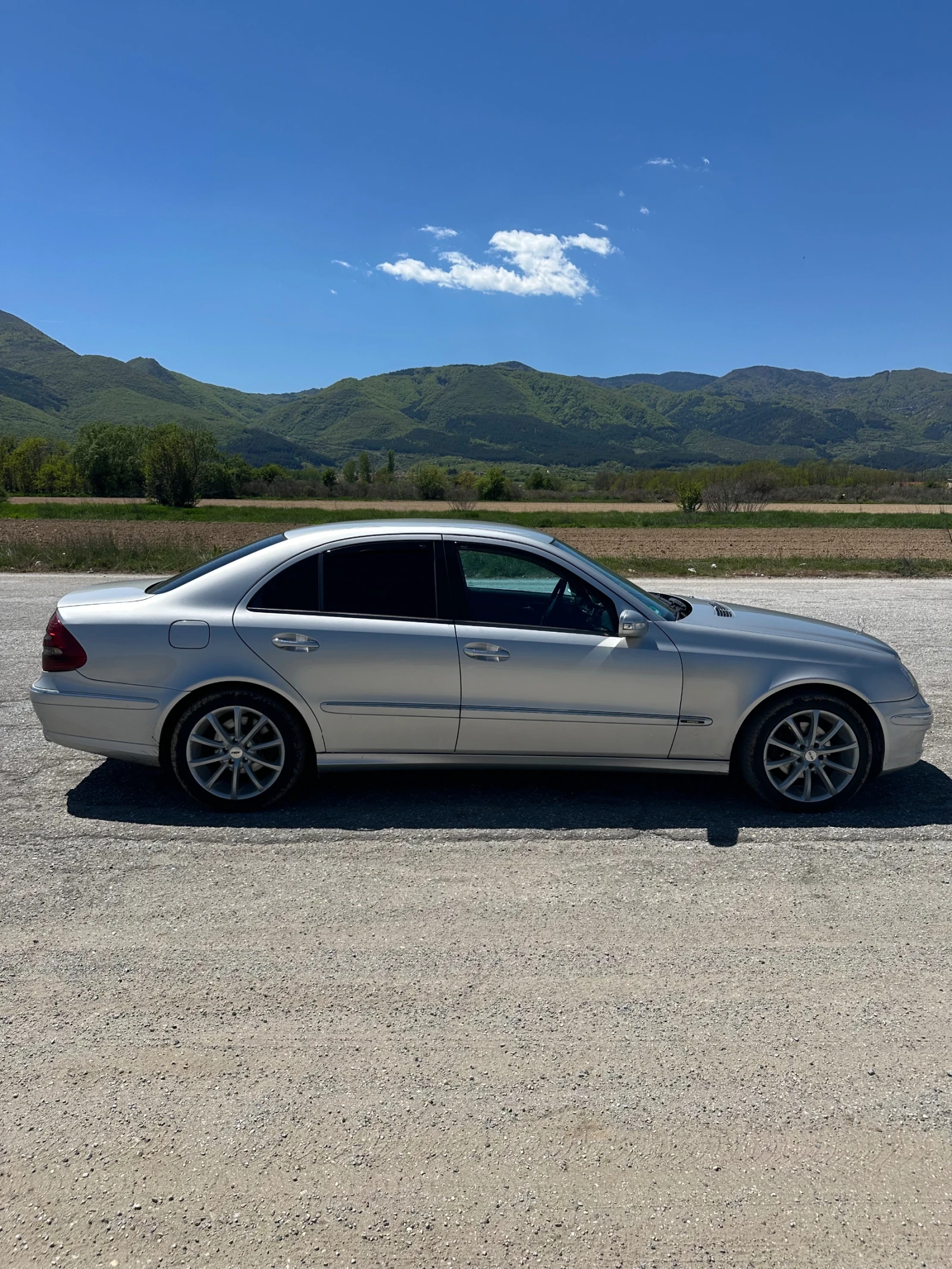 Mercedes-Benz E 240, снимка 8 - Автомобили и джипове - 54318920