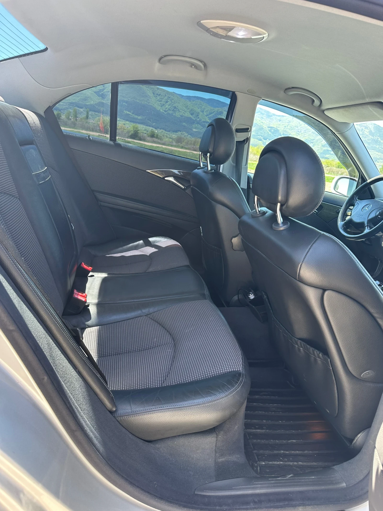 Mercedes-Benz E 240, снимка 10 - Автомобили и джипове - 54318920