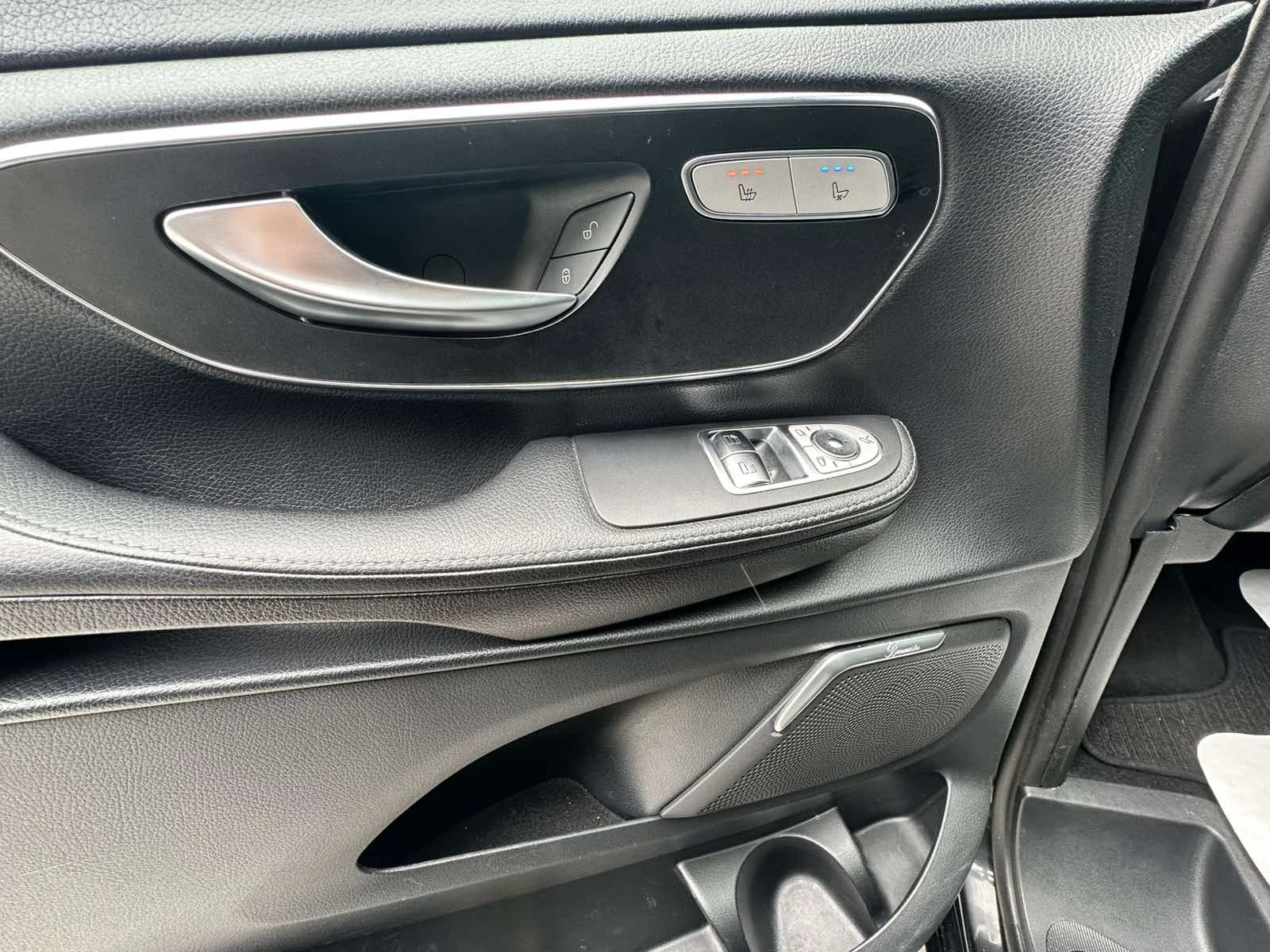 Mercedes-Benz V 300 6+ 1/PANO/CAMERA/, снимка 6 - Автомобили и джипове - 54471135