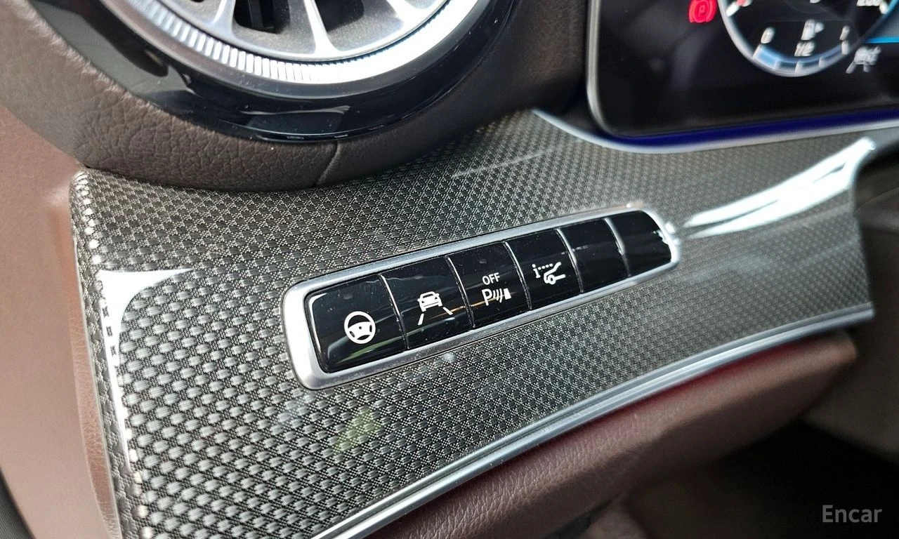 Mercedes-Benz CLS 400 AMG PACK* PANO* КОЖА* ПОДГРЕВ* ОБДУХВ.* АМБИЕНТ* , снимка 13 - Автомобили и джипове - 54752203