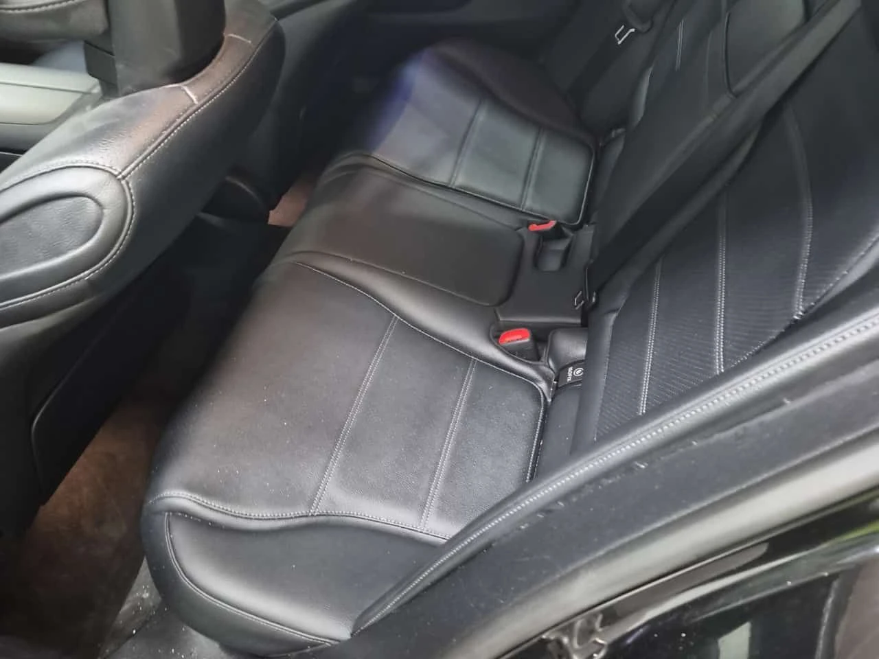 Mercedes-Benz C 300 * CARFAX * БЕЗ ПЪРВОНАЧАЛНА ВНОСКА, снимка 12 - Автомобили и джипове - 54885056